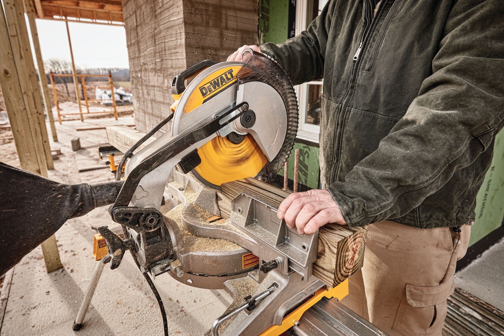 Торцовочная пила DEWALT DWS715, 1600 Вт, 305 мм, 4000 об/мин (DWS715-A9)