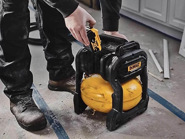 DEWALT DCC1018N 18 9.7 10 1018 DeWALT