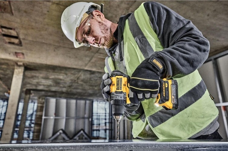 Аккумуляторная дрель DEWALT DCD800E2T, кейс, 18В, 2 АКБ 1.7 Ач, ЗУ