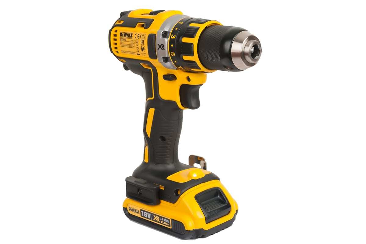 Аккумуляторная дрель-шуруповерт DEWALT DCD790D2