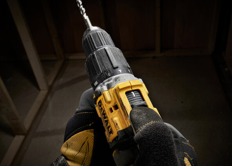 Аккумуляторная бесщеточная ударная дрель DEWALT, 18 В, 68 Нм, 28050 уд/мин, 1650 об/мин, с АКБ 4 Ач и ЗУ, в кейсе TSTAK, DCD100YM2T