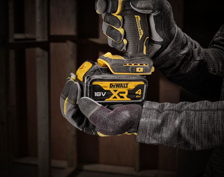 Аккумуляторная бесщеточная ударная дрель DEWALT, 18 В, 68 Нм, 28050 уд/мин, 1650 об/мин, с АКБ 4 Ач и ЗУ, в кейсе TSTAK, DCD100YM2T