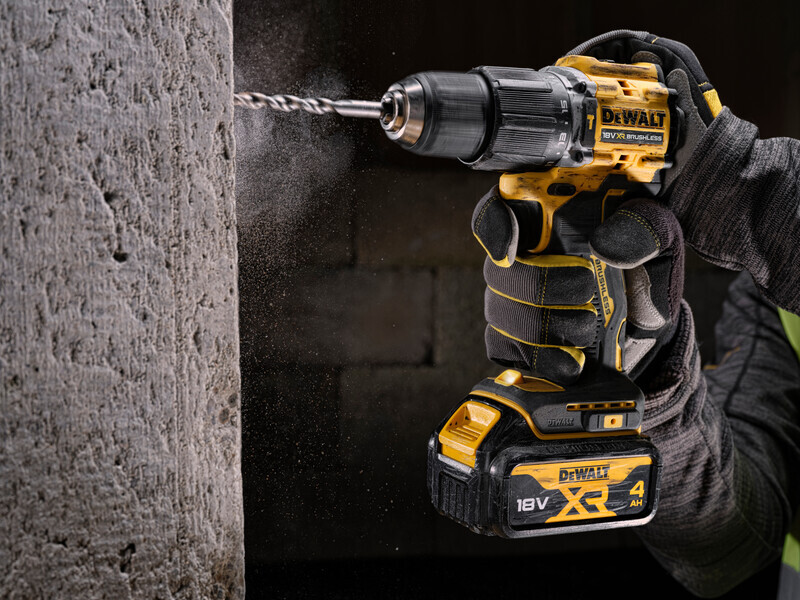 Аккумуляторная бесщеточная ударная дрель DEWALT, 18 В, 68 Нм, 28050 уд/мин, 1650 об/мин, с АКБ 4 Ач и ЗУ, в кейсе TSTAK, DCD100YM2T