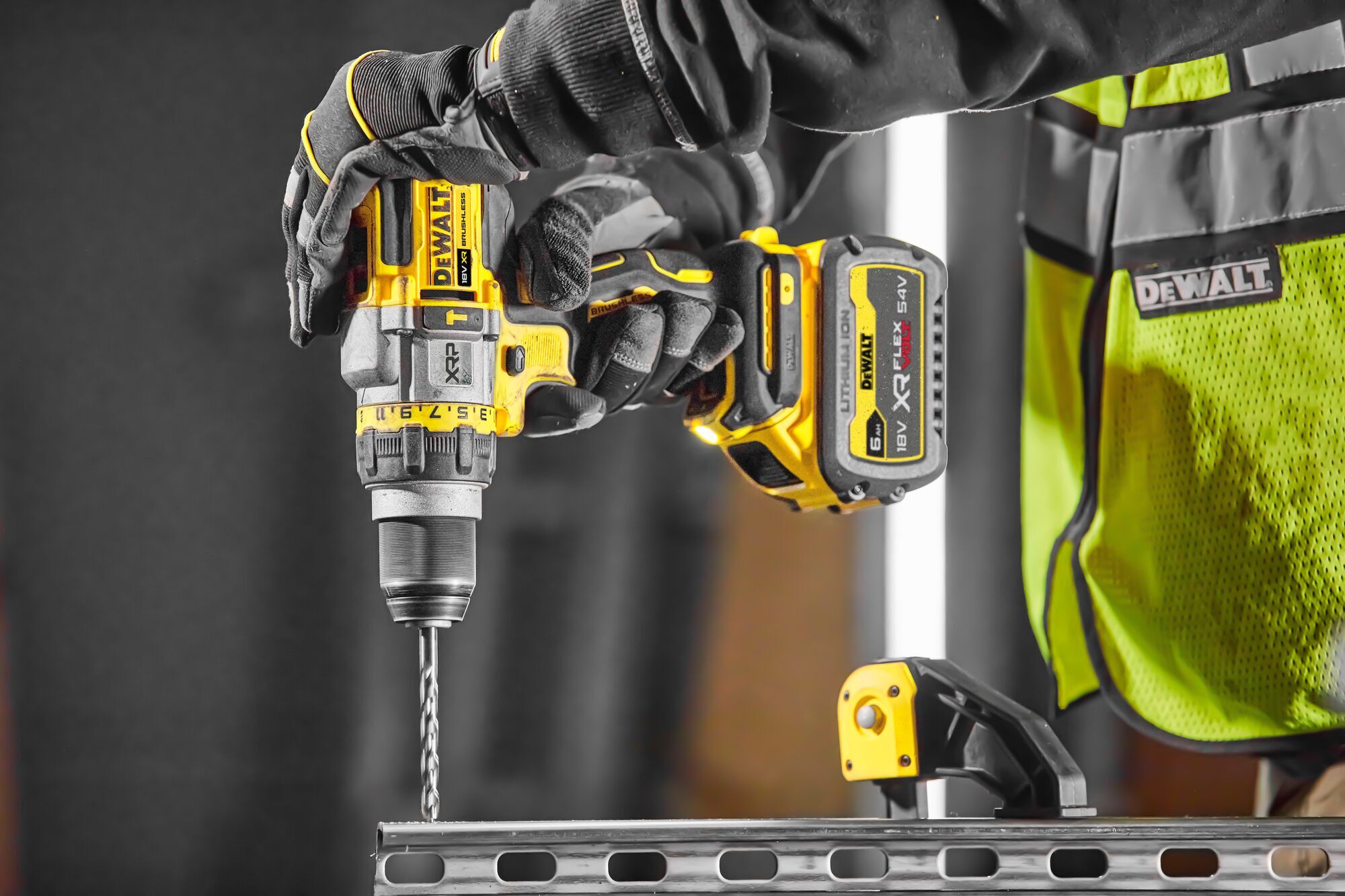 Аккумуляторная бесщеточная дрель-шуруповерт DEWALT, 18 В, 2250 об/мин, 38250 уд/мин, без АКБ и ЗУ, в кейсе TSTAK, DCD999N