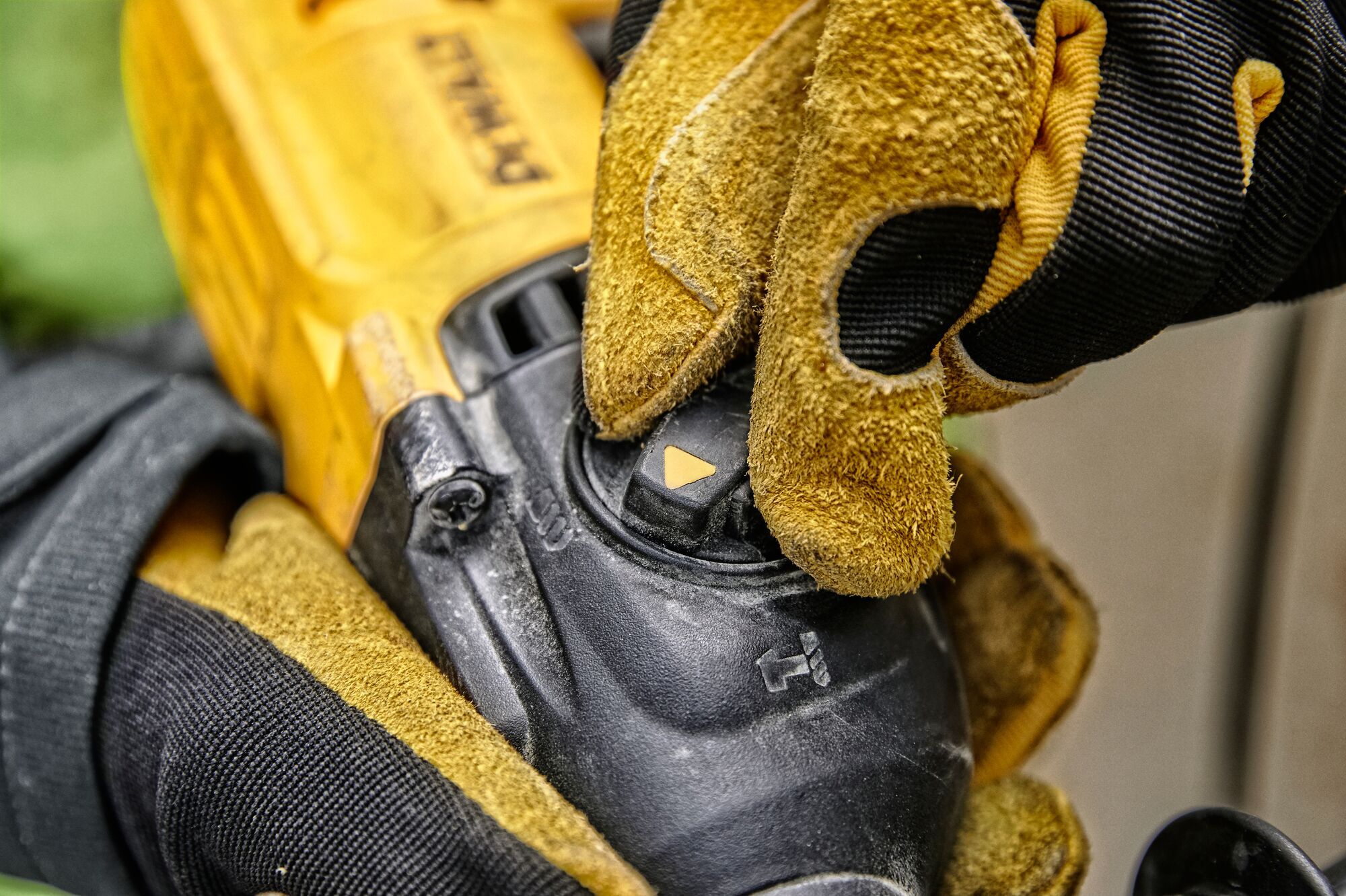 Перфоратор DEWALT D25033, 710 Вт, 2 Дж, 5680 уд/мин (D25033-QS)