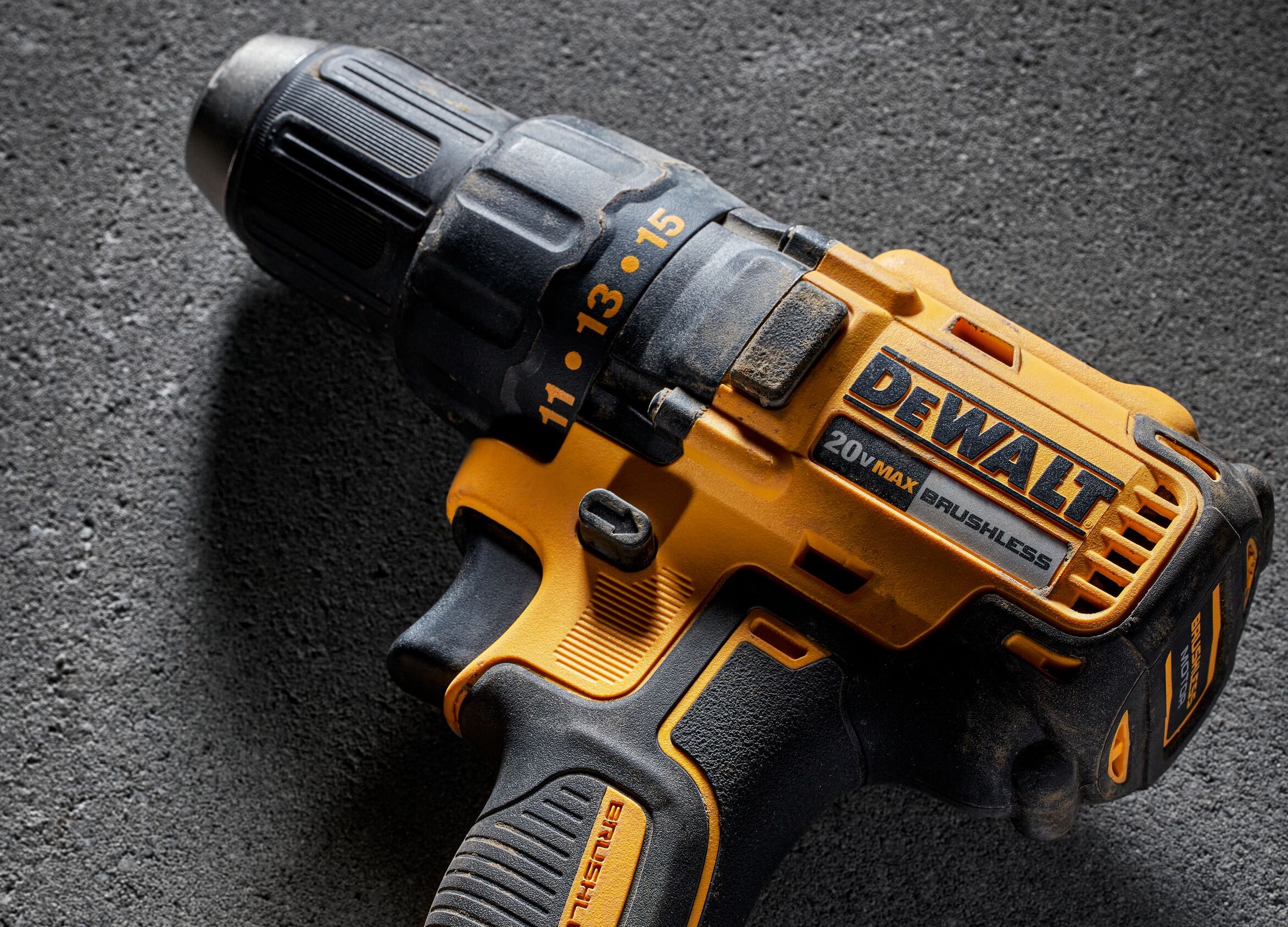 Аккумуляторная бесщеточная дрель-шуруповерт DEWALT, 20 В, 1750 об/мин, с 2 АКБ 2 Ач и ЗУ, в кейсе, DCD7771D2