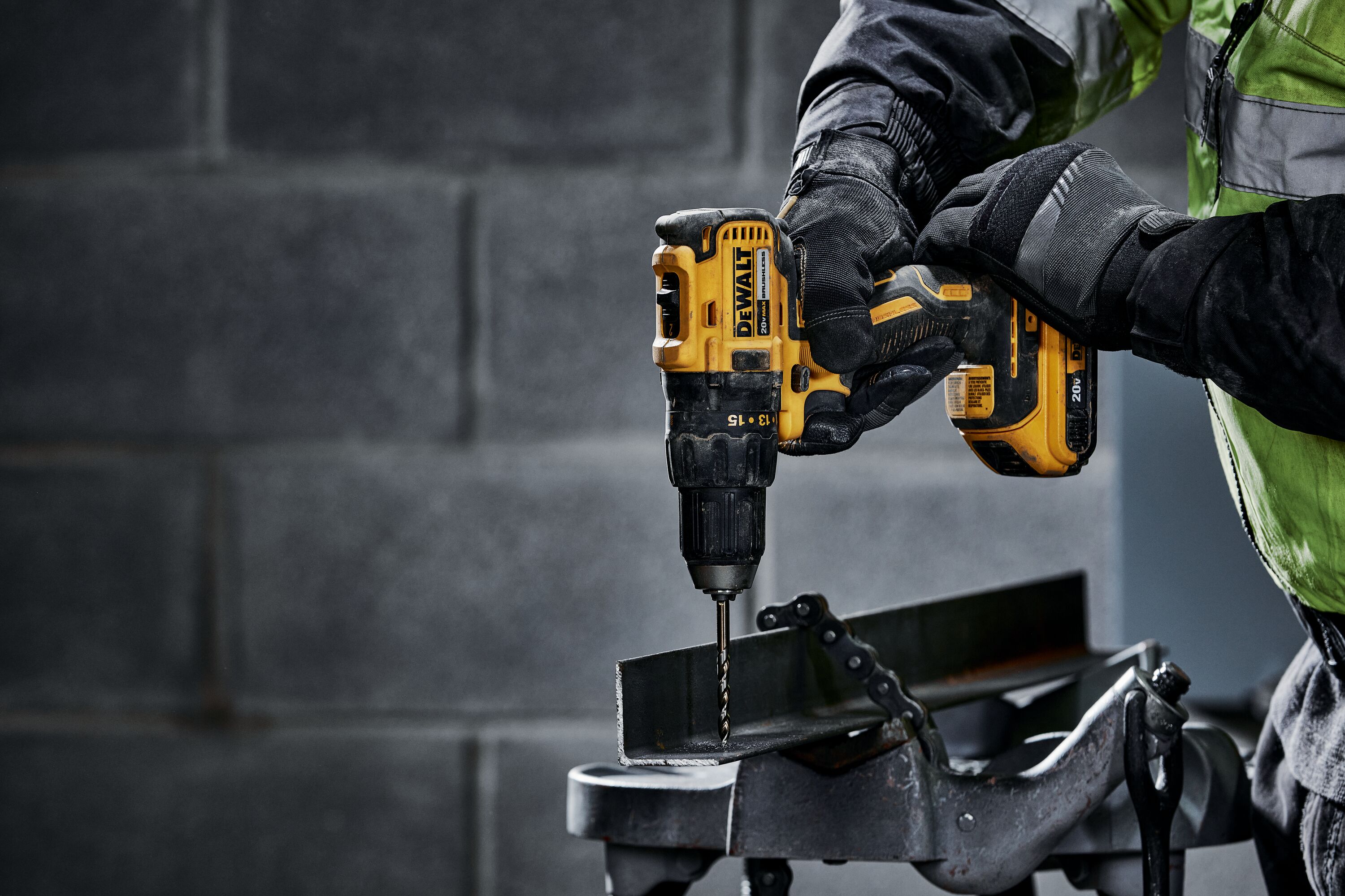 Аккумуляторная бесщеточная дрель-шуруповерт DEWALT, 20 В, 1750 об/мин, с 2 АКБ 2 Ач и ЗУ, в кейсе, DCD7771D2