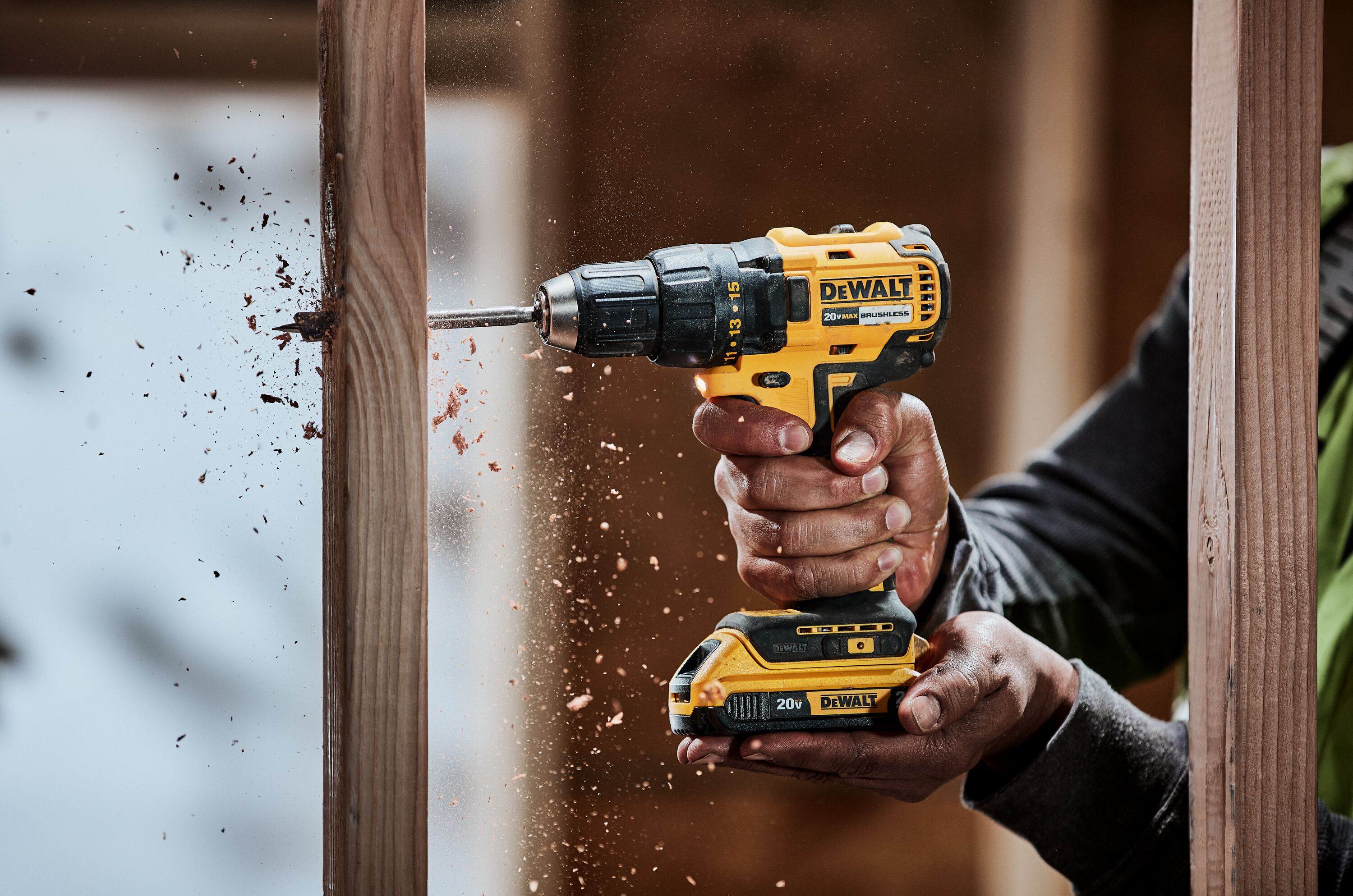 Аккумуляторная бесщеточная дрель-шуруповерт DEWALT, 20 В, 1750 об/мин, с 2 АКБ 2 Ач и ЗУ, в кейсе, DCD7771D2