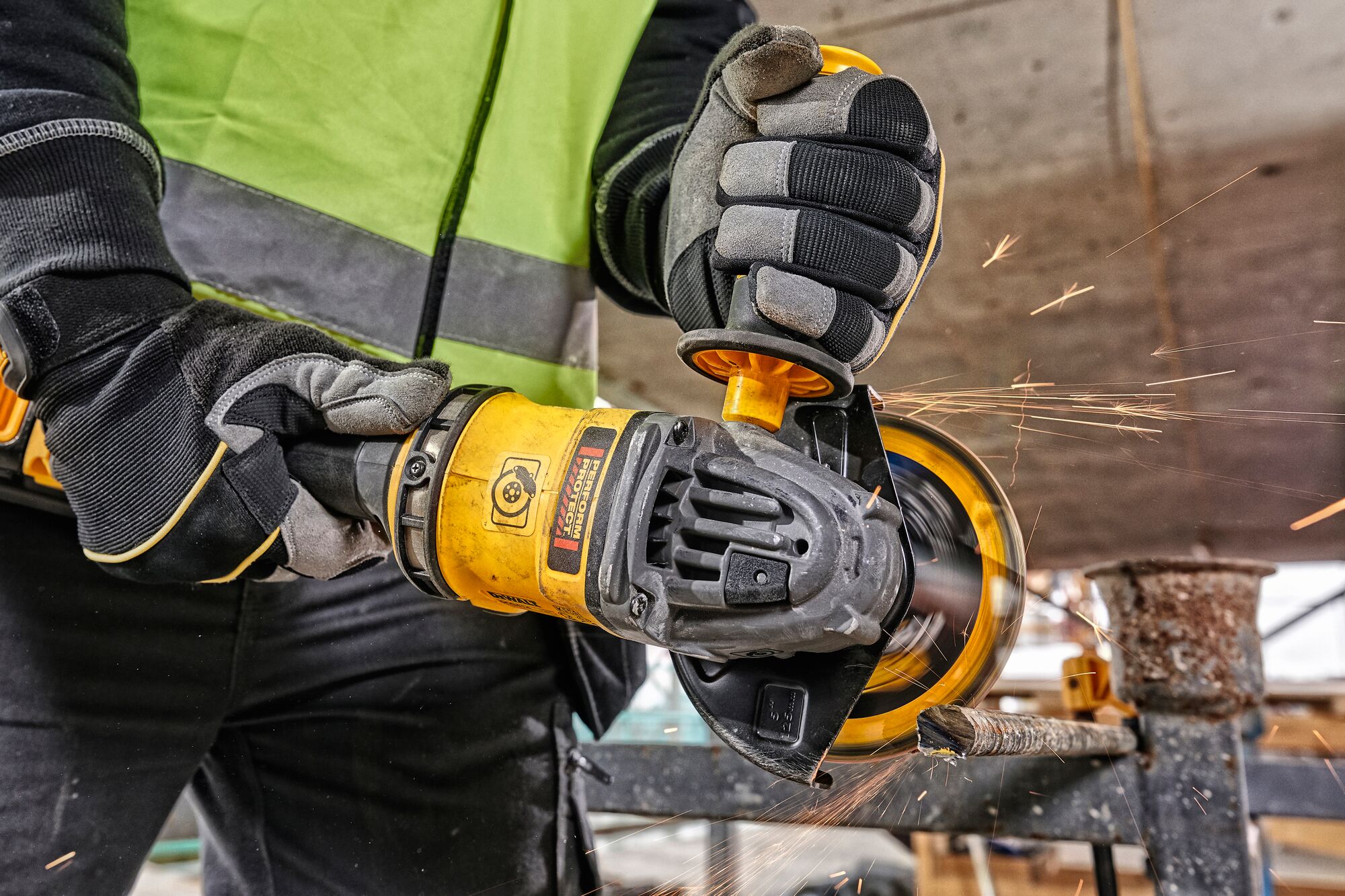 DEWALT DCG418N XJ 54 125 9000 418 DeWALT