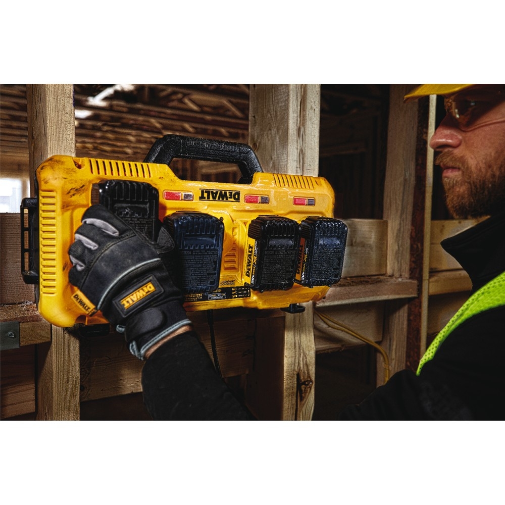 DEWALT DCB104 12 14.4 18 54 4 8 DCB104 QW 104 DeWALT