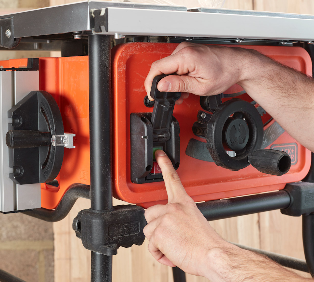 Настольная пила BLACK+DECKER BES720, 1800 Вт, 254 мм