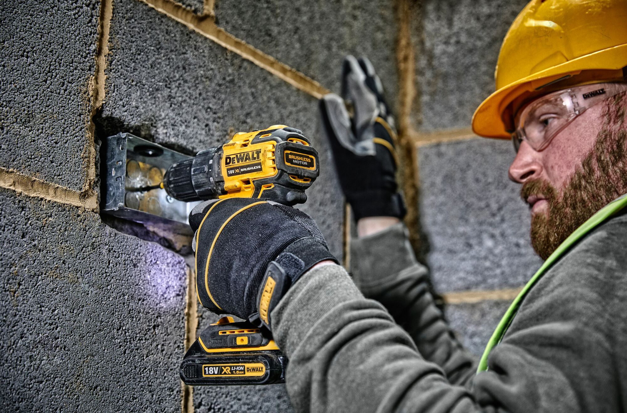 Аккумуляторная дрель-шуруповерт DEWALT DCD708P2T, 18 В, 1650 об/мин, с 2 АКБ 5 Ач и ЗУ, в кейсе TSTAK (DCD708P2T-QW)