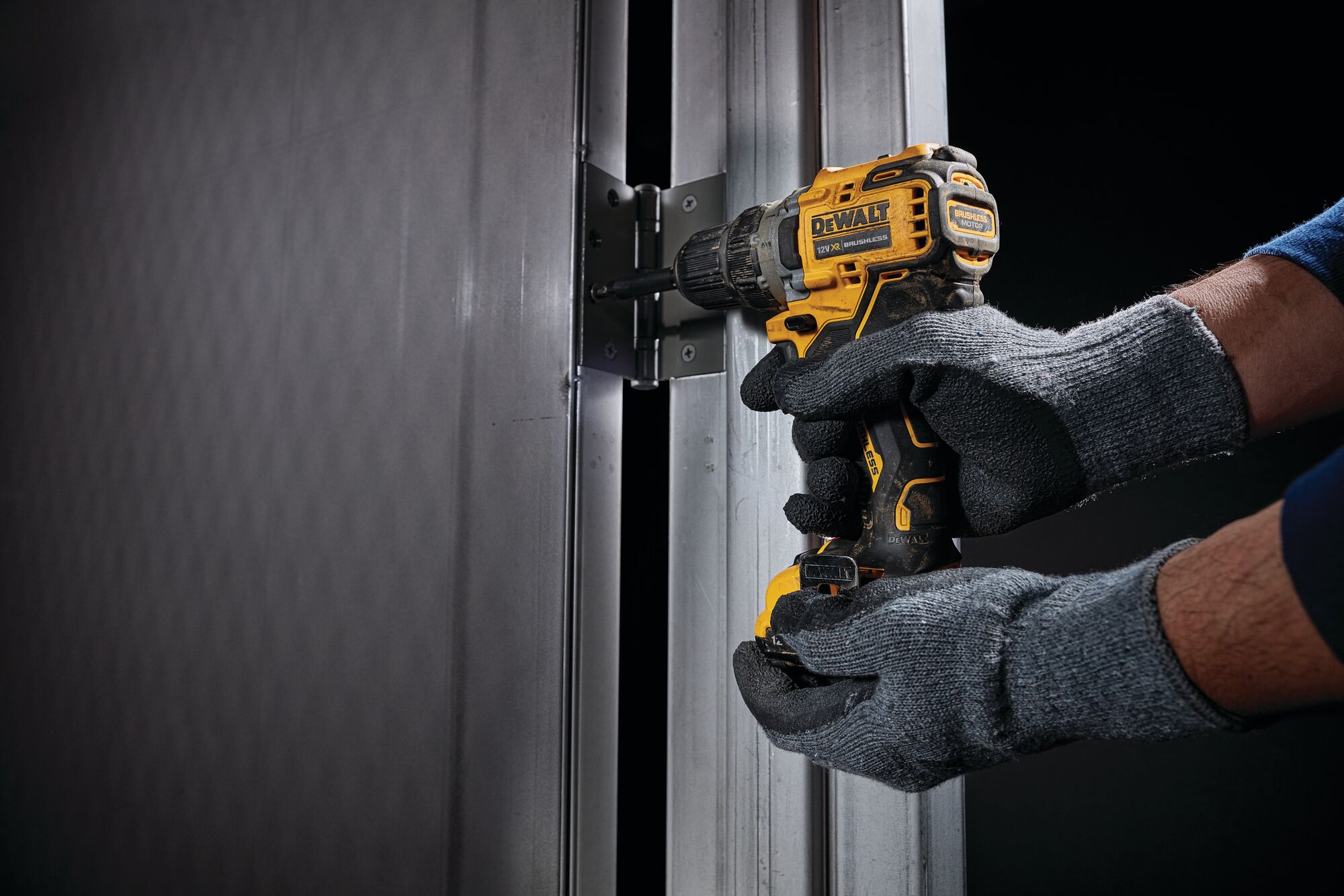 Аккумуляторная безударная бесщеточная дрель-шуруповерт DEWALT DCD701N, 10.8 (12) В без АКБ и ЗУ