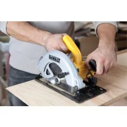 Дисковая ручная пила DEWALT DWE560, 1350 Вт
