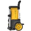 Аккумуляторный набор садовой техники DEWALT, 18 В: мойка высокого давления DCMPW1600 + воздуходувка DCMBL562, с 2 АКБ 5 Ач и ЗУ
