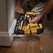 Аккумуляторный набор DEWALT DCK246P2, 18 В: гвоздезабивные пистолеты DCN930 + DCN660, с 2 АКБ 5 Ач и ЗУ, в сумке (DCK246P2-QW)