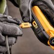 Аккумуляторный фонарь DEWALT DCL182, 1000 лм, со встроенной АКБ (DCL182-XJ)