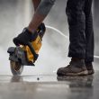 Аккумуляторная отрезная машина DEWALT DCS691X2, 54 В, 230 мм, 6600 об/мин, с 2 АКБ 3 Ач и ЗУ (DCS691X2-QW)