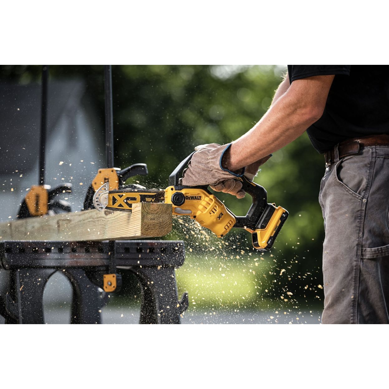 Аккумуляторная цепная пила DEWALT DCMPS520P1, 18 В, 20 см, 8.6 м/с, с АКБ 5 Ач и ЗУ (DCMPS520P1N-XJ)