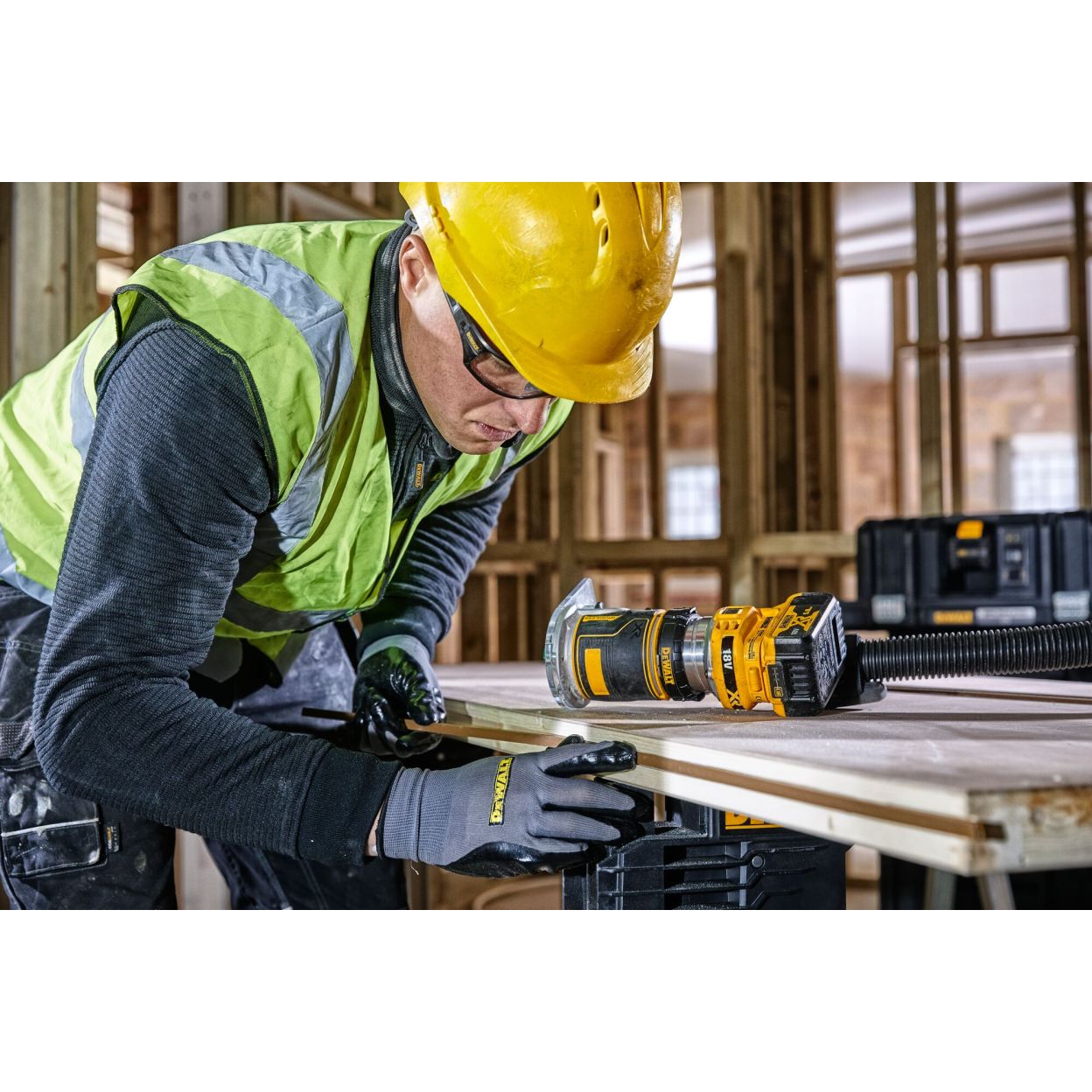 Аккумуляторный вертикальный фрезер DEWALT DCW604NT, 18 В, 25500 об/мин, 55 мм, без АКБ и ЗУ, в кейсе TSTAK
