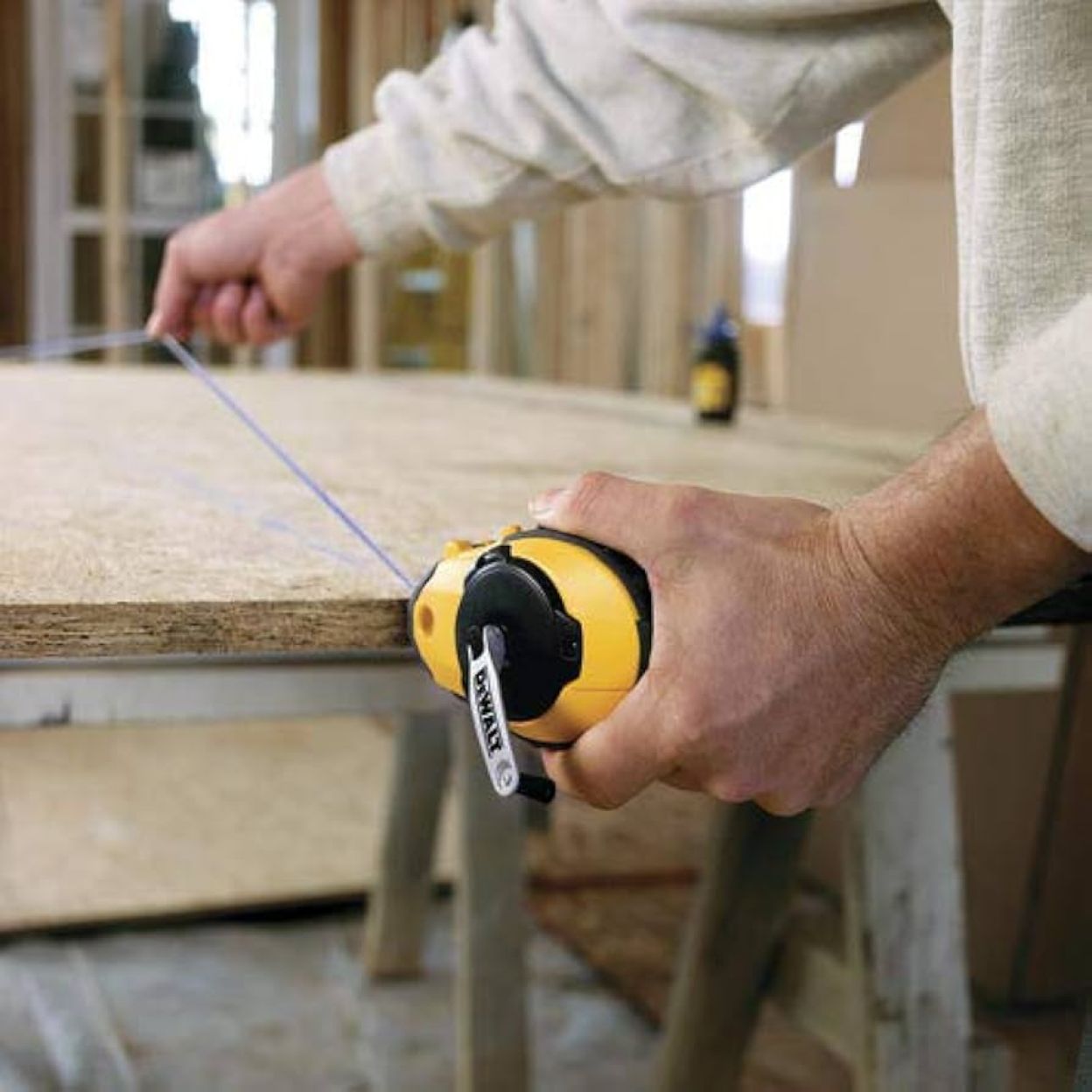 Разметочный комплект DEWALT DWHT47373L: катушка со шнуром, 30 м, и порошковый мел, синий, 113 г