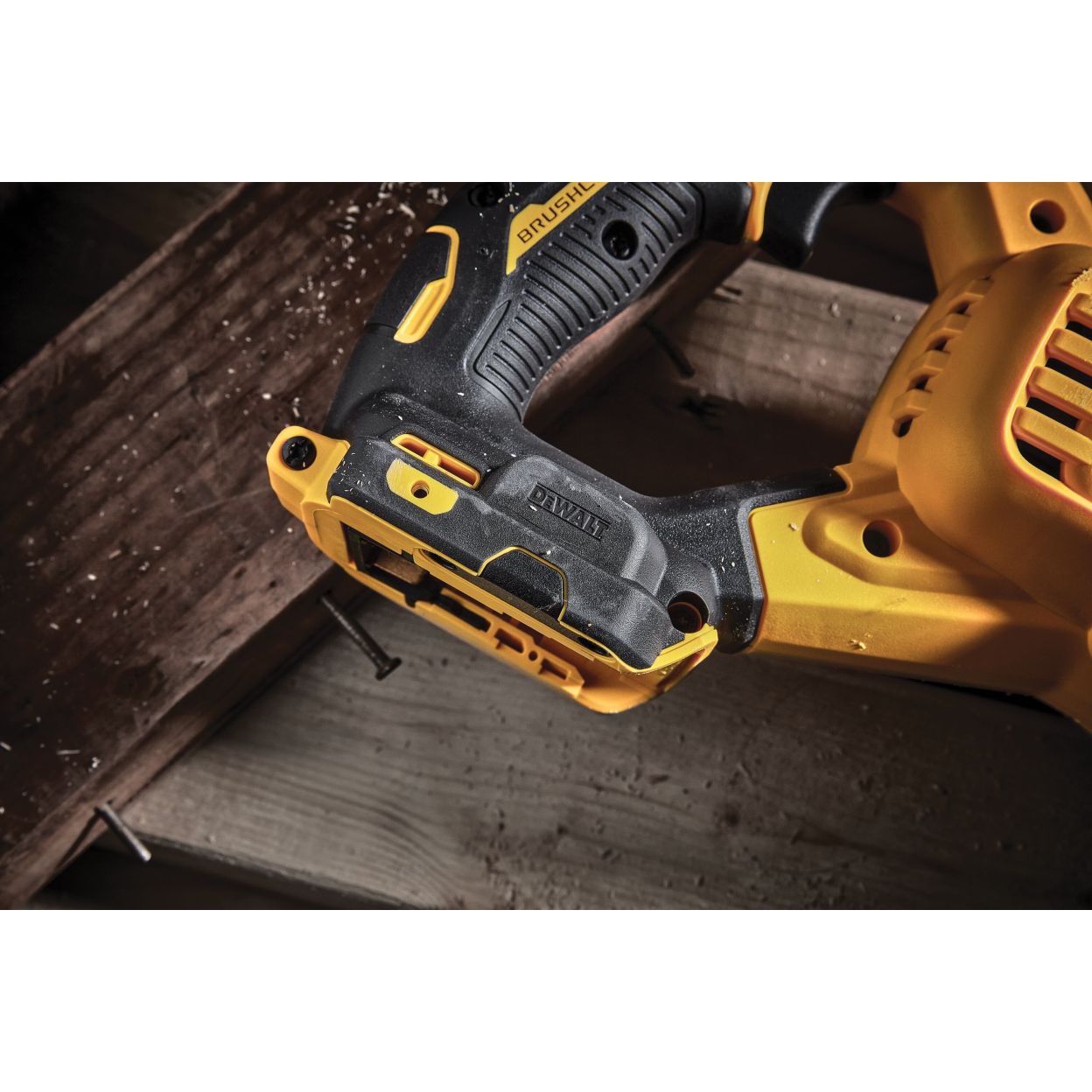 Аккумуляторная сабельная пила DEWALT DCS386NT, 18/54 В, 3000 ход/мин, 28.6 мм, без АКБ и ЗУ, в кейсе TSTAK (DCS386NT-XJ)