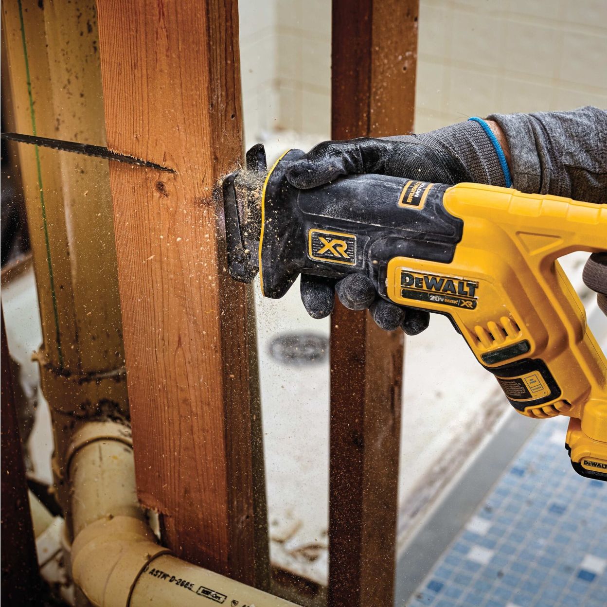 Аккумуляторная сабельная пила DEWALT DCS367H2T, 18 В, 2900 ход/мин, 28.6 мм, с 2 АКБ 5 Ач и ЗУ, в кейсе TSTAK (DCS367H2T-QW)