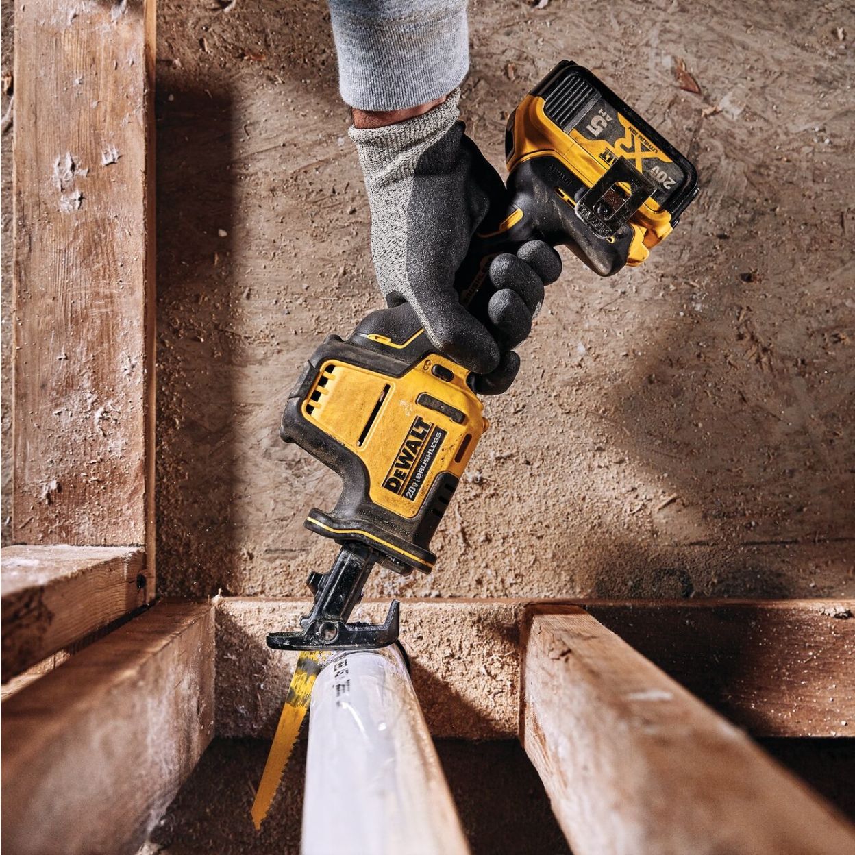 Аккумуляторная сабельная пила DEWALT DCS369P2, 18 В, 2800 ход/мин, 16 мм, с 2 АКБ 5 Ач и ЗУ, в кейсе TSTAK (DCS369P2-QW)