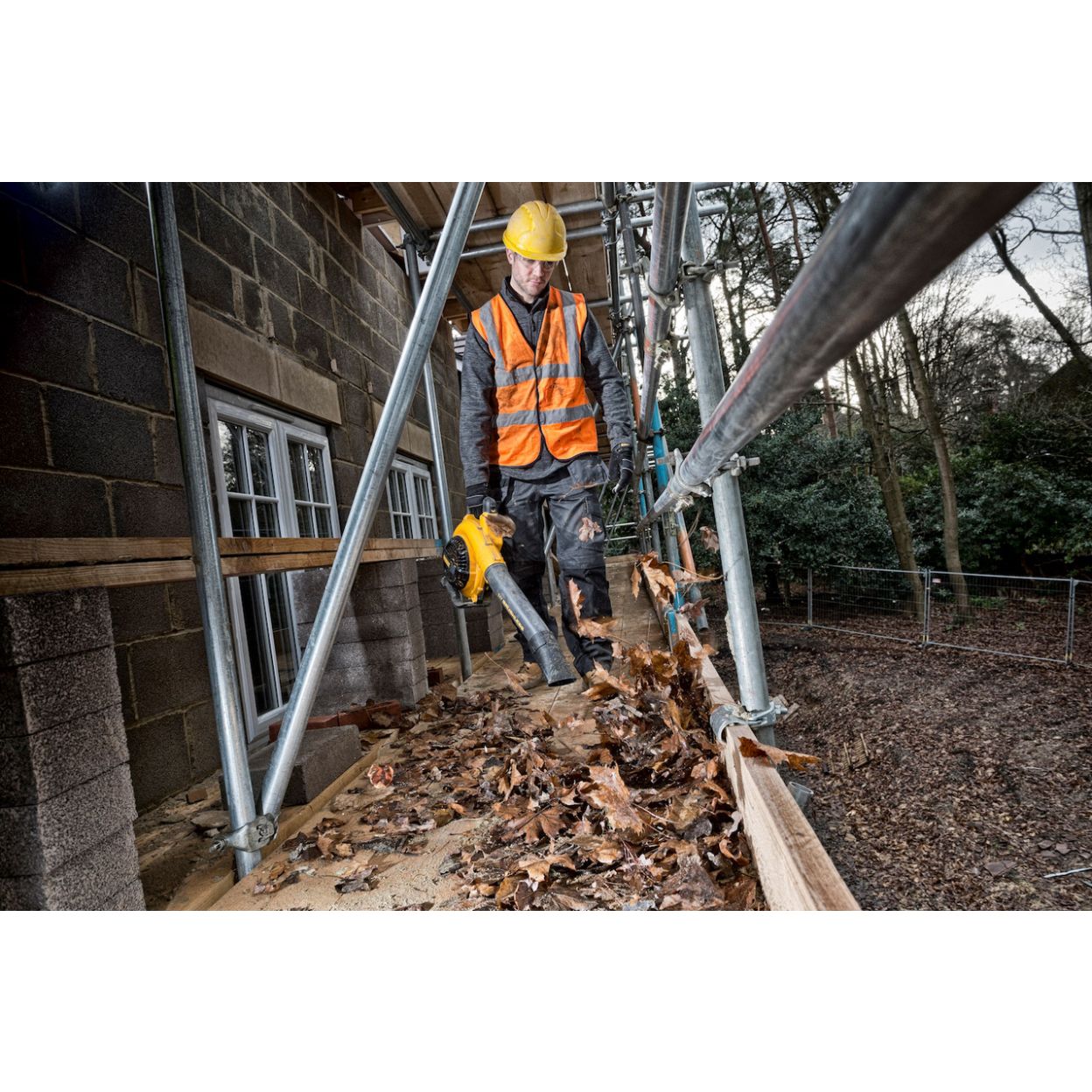 Воздуходув аккумуляторный профессиональный 54 Вольта DEWALT DCM572N 54 В без аккумулятора и ЗУ