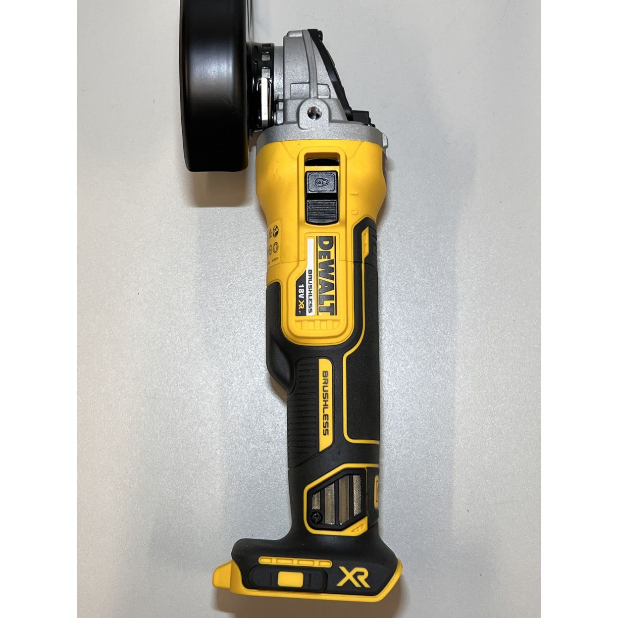 Угловая шлифмашина DEWALT DCG405N, 18 В, 125 мм, 9000 об/мин, без АКБ и ЗУ (УЦЕНЕННЫЙ ТОВАР) (DCG405N-XJ/U2)