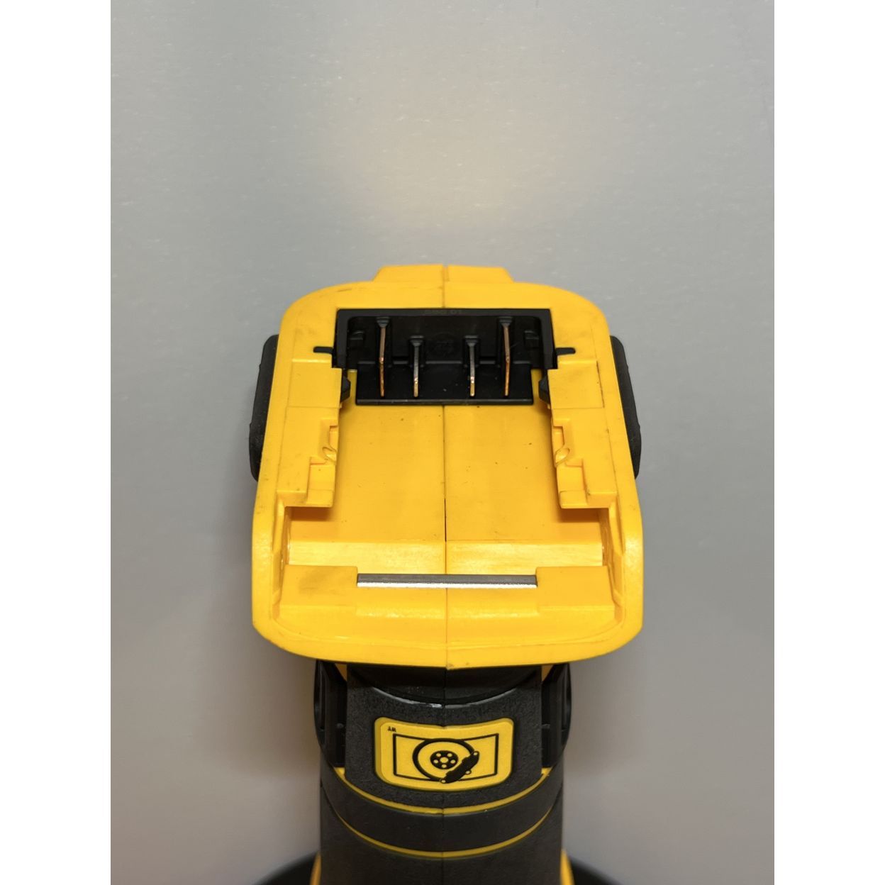Угловая шлифмашина DEWALT DCG405N, 18 В, 125 мм, 9000 об/мин, без АКБ и ЗУ (УЦЕНЕННЫЙ ТОВАР) (DCG405N-XJ/U2)