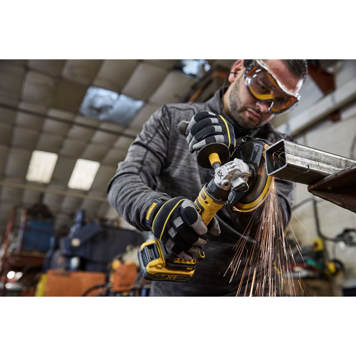 Аккумуляторная угловая шлифмашина DEWALT DCG404NT, 18 В, 125 мм, 11000 об/мин, без АКБ и ЗУ, в кейсе TSTAK (DCG404NT-XJ)
