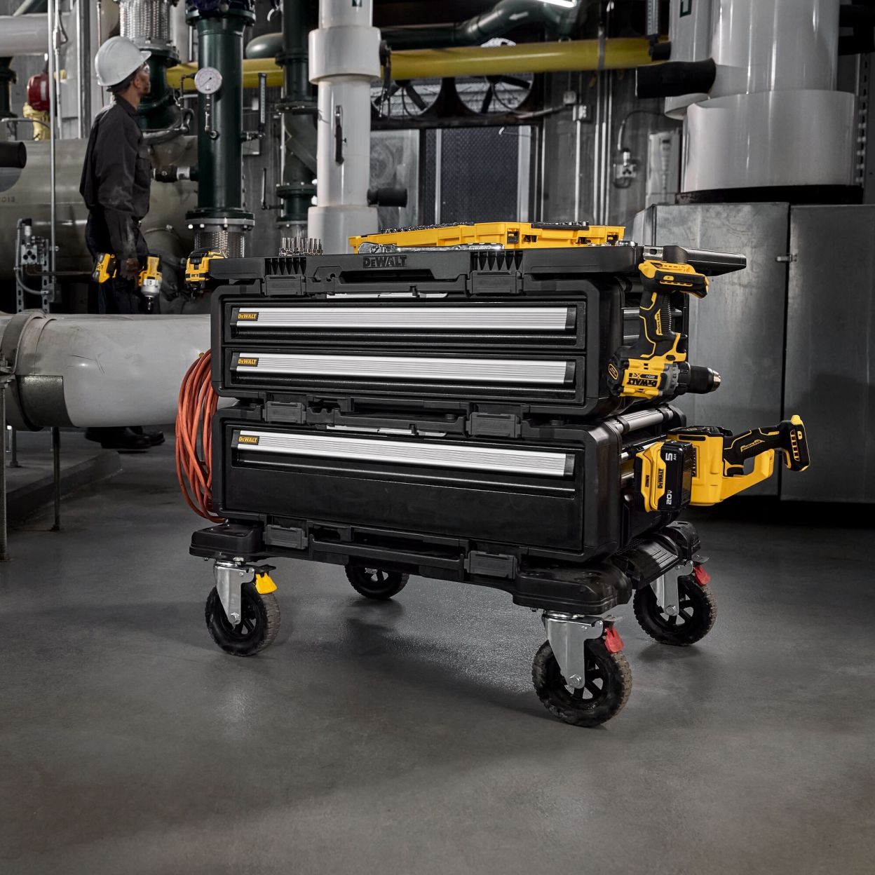 Модульная рабочая станция DEWALT TOUGHSYSTEM DXL DWST60520-1: 2 ящика для инструмента + рабочая поверхность, на колесной базе