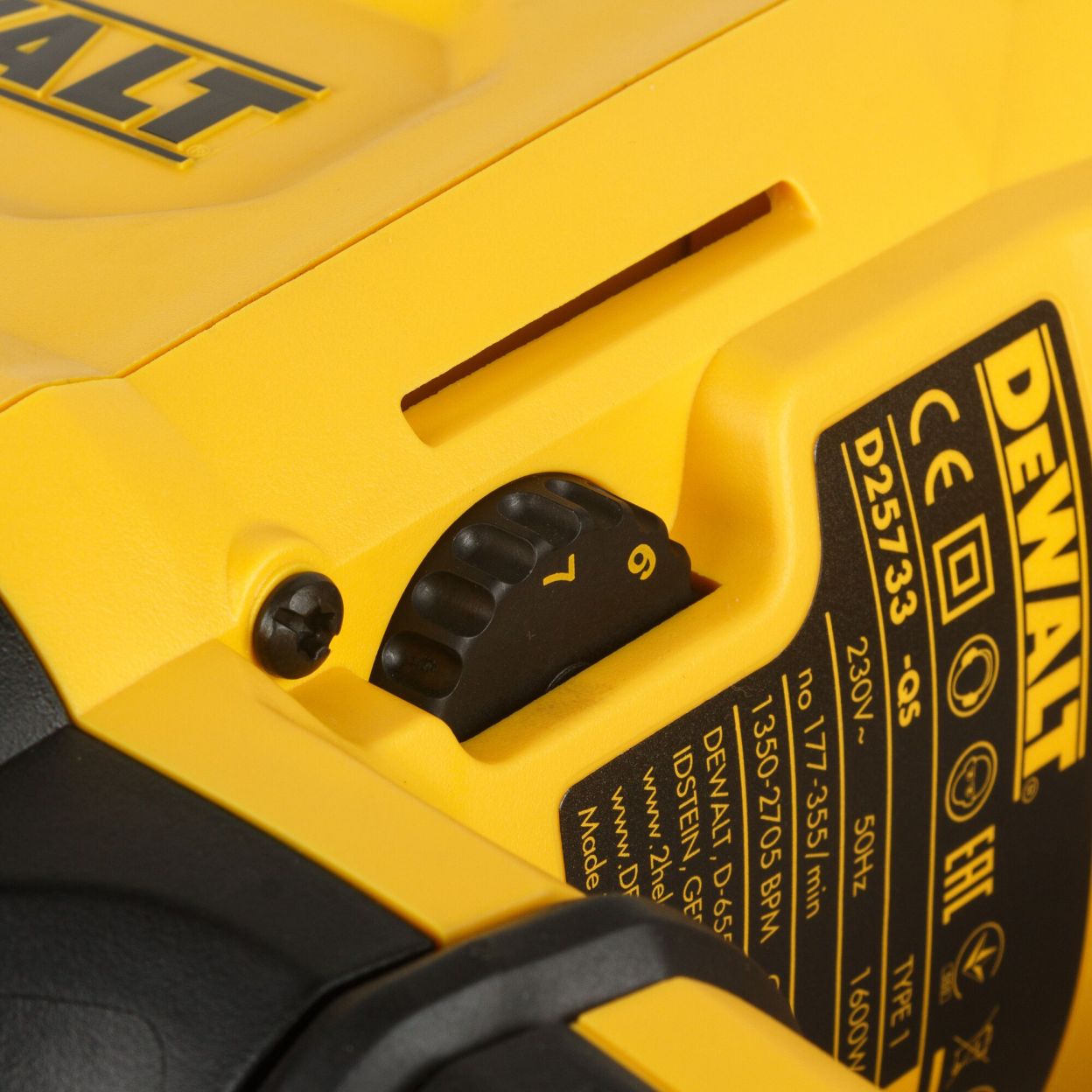 Перфоратор DEWALT D25733K, 1600 Вт, 13.3 Дж, 2705 уд/мин, в кейсе (D25733K-QS)