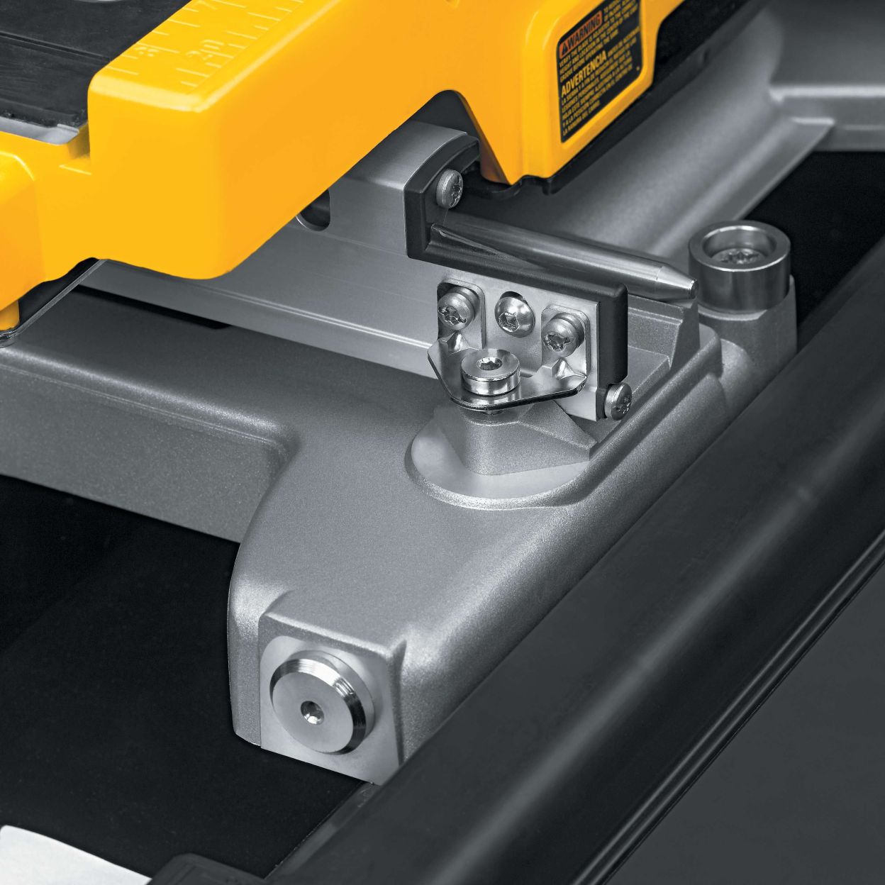 Плиткорез DEWALT D24000, 1600 Вт, 250 мм, 4200 об/мин (D24000-QS)