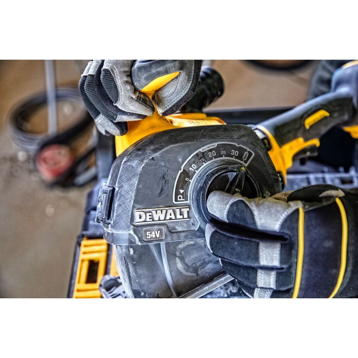 Аккумуляторный штроборез DEWALT DCG200NT, 54 В, 125 мм, 9000 об/мин, без АКБ и ЗУ, в кейсе TSTAK (DCG200NT-XJ)