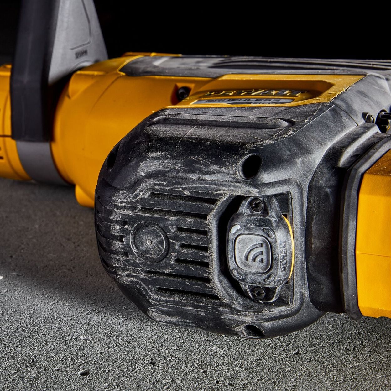 Аккумуляторный перфоратор DEWALT DCH735X2, 54 В, 13.3 Дж, 2705 уд/мин, с 2 АКБ 3 Ач и ЗУ, в кейсе (DCH735X2-QW)