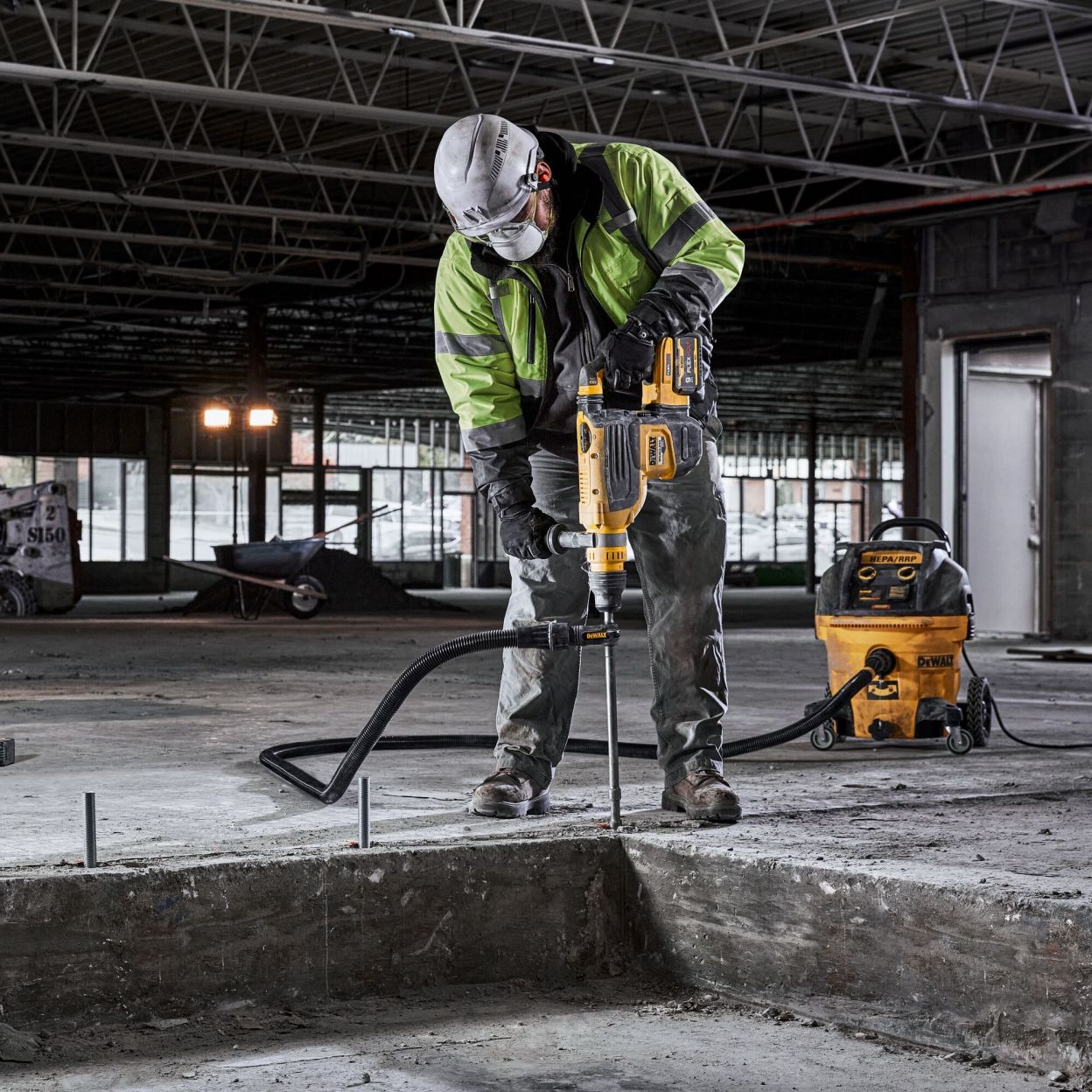 Аккумуляторный перфоратор DEWALT DCH735X2, 54 В, 13.3 Дж, 2705 уд/мин, с 2 АКБ 3 Ач и ЗУ, в кейсе (DCH735X2-QW)