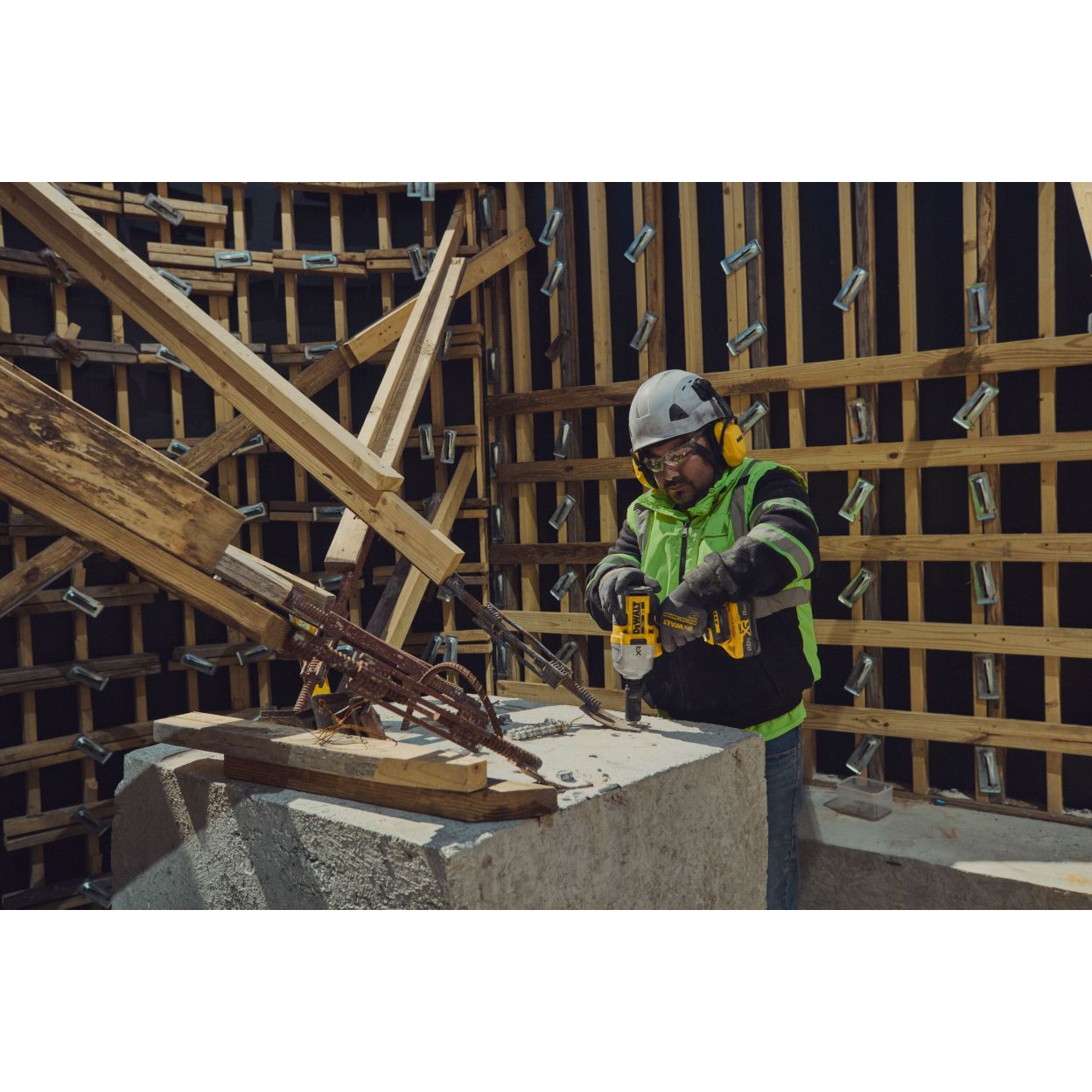 Аккумуляторный гайковерт DEWALT DCF964N, 18 В, 2576 Нм, 2015 уд/мин, без АКБ и ЗУ (DCF964N-XJ)