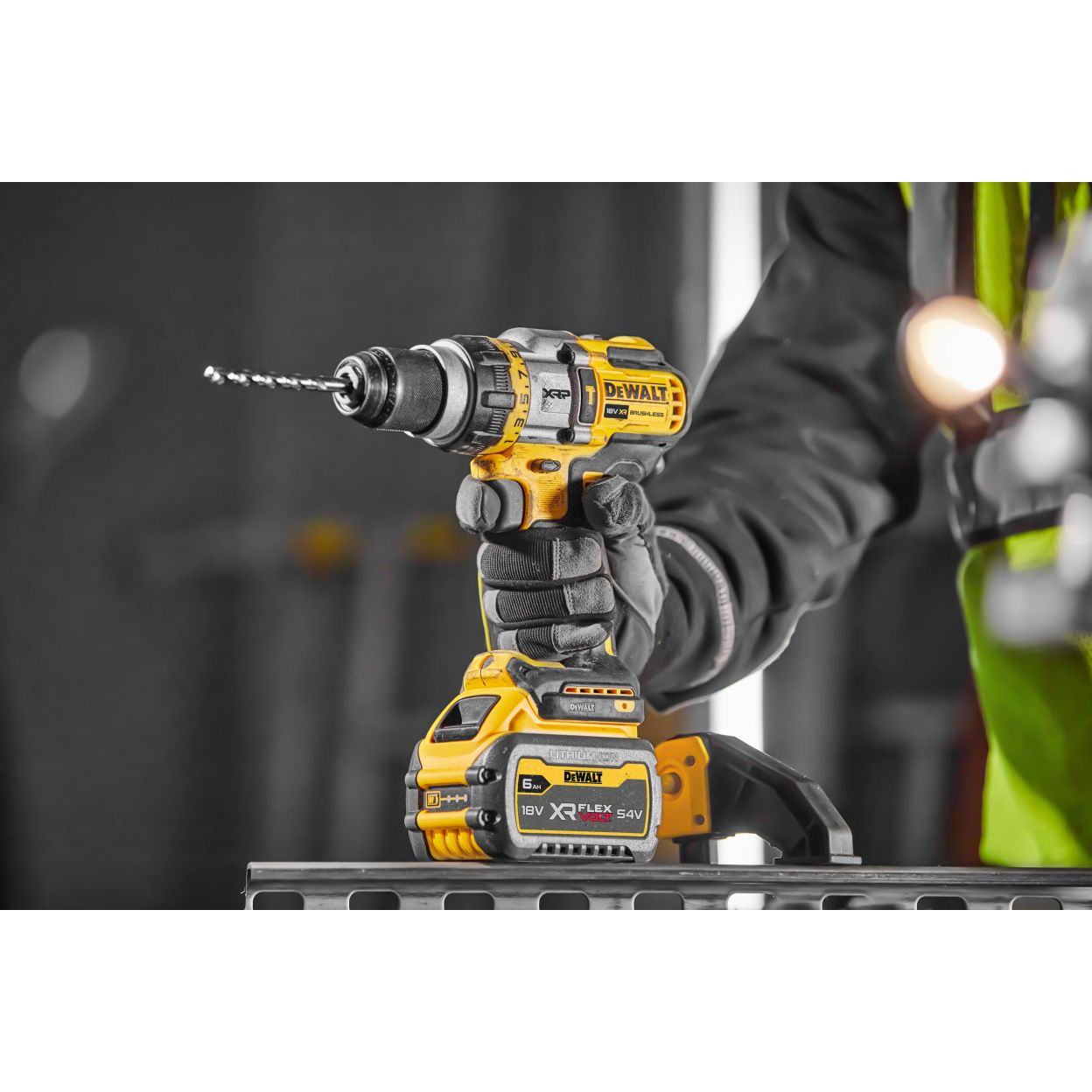 Аккумуляторная ударная дрель-шуруповерт DEWALT DCD999X1, 18 В, 2250 об/мин, 38250 уд/мин, с АКБ 9 Ач и ЗУ, в кейсе TSTAK (DCD999X1-QW)