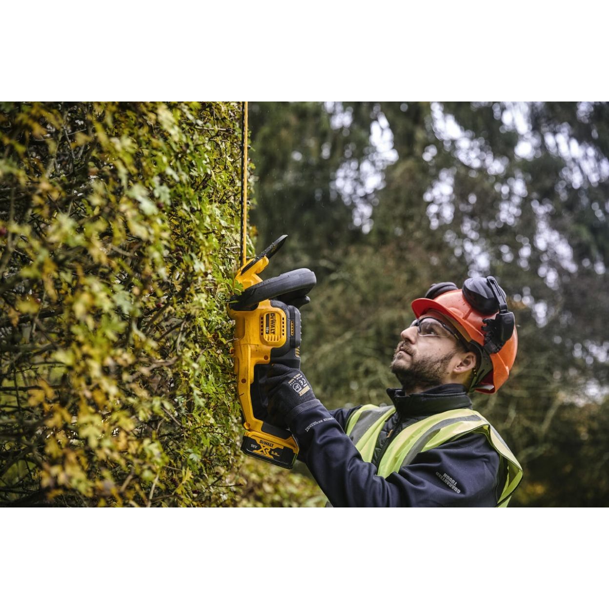 Аккумуляторный кусторез DEWALT DCMHT563N, 18 В, 56 см, 1400 ход/мин, без АКБ и ЗУ (DCMHT563N-XJ)