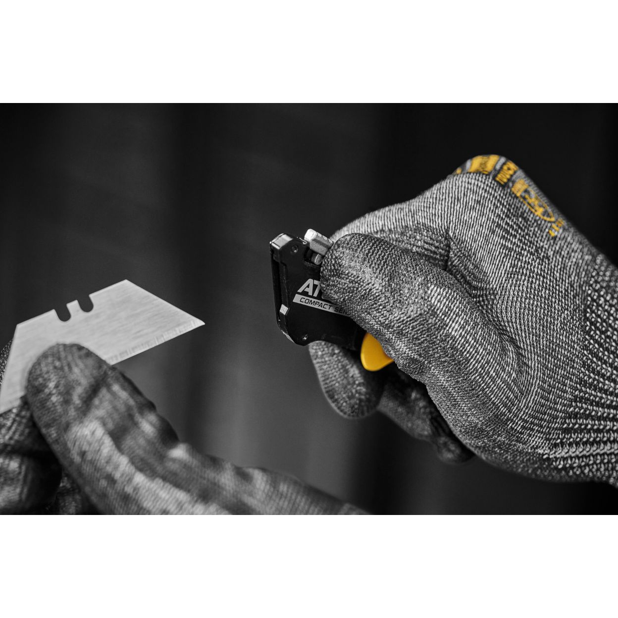 Нож DEWALT DWHT10990, складной