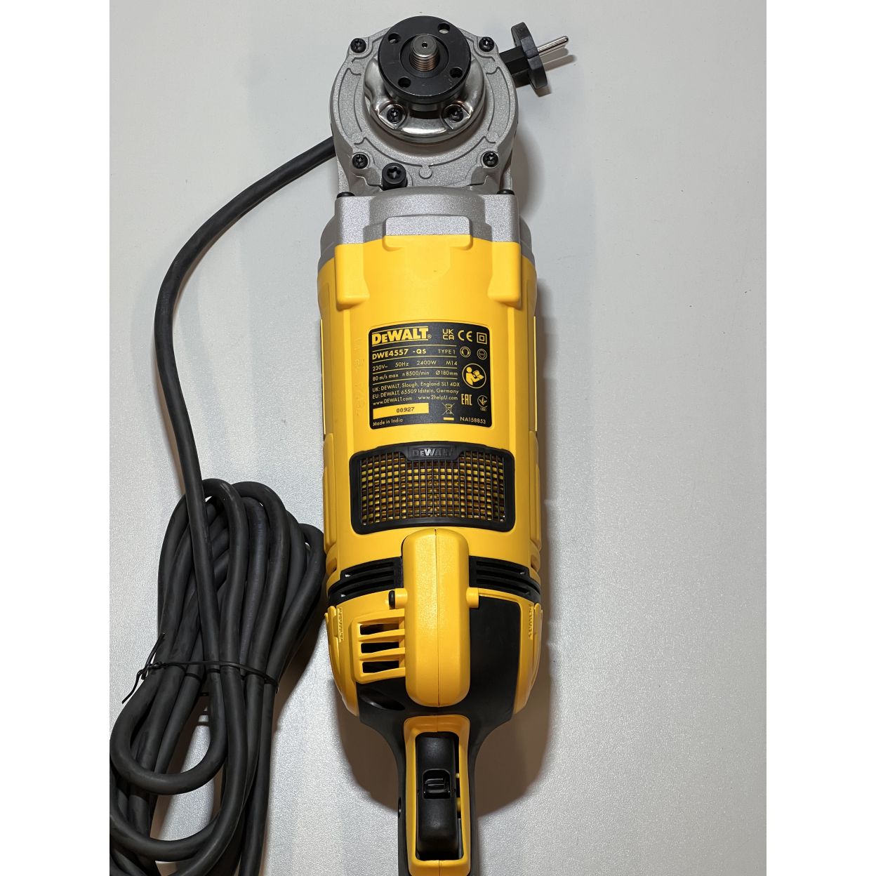 Угловая шлифмашина DEWALT DWE4557, 2400 Вт, 180 мм, 8500 об/мин, (УЦЕНЕННЫЙ ТОВАР) (DWE4557-QS/U1A)