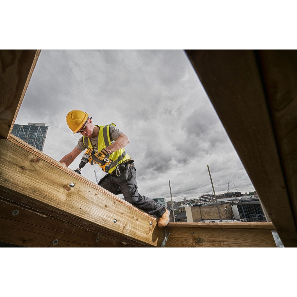 Аккумуляторная дрель-шуруповерт DEWALT DCD991X1, 18 В, 2000 об/мин, с АКБ 9 Ач и ЗУ, в кейсе TSTAK (DCD991X1-QW)