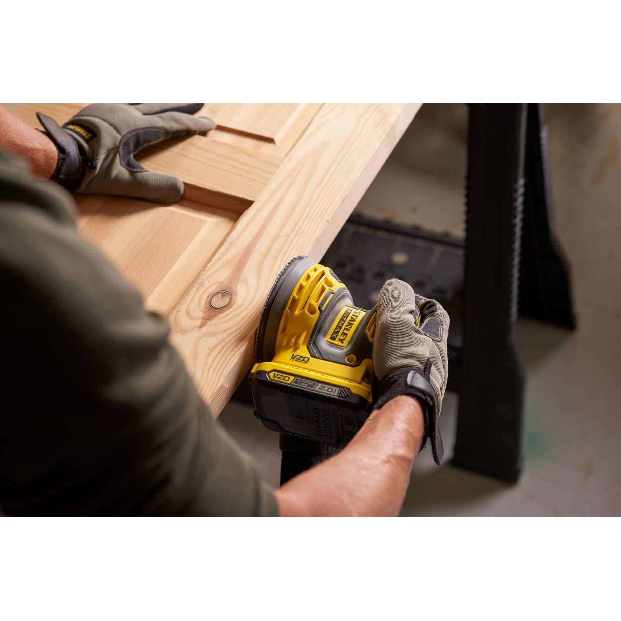 Аккумуляторная эксцентриковая шлифмашина STANLEY FATMAX, 18 В, 125 мм, 12000 кол/мин, с АКБ 2 Ач и ЗУ, в сумке, SFMCW220D1S