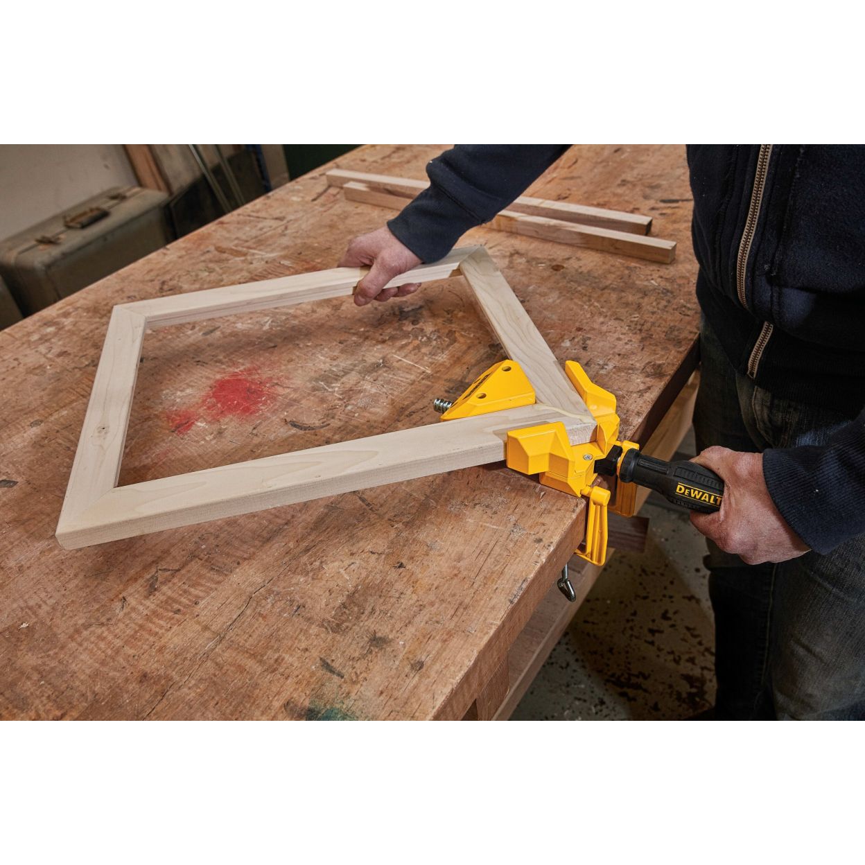 Угловая струбцина DEWALT DWHT83853-0, 57 мм, 112 кг