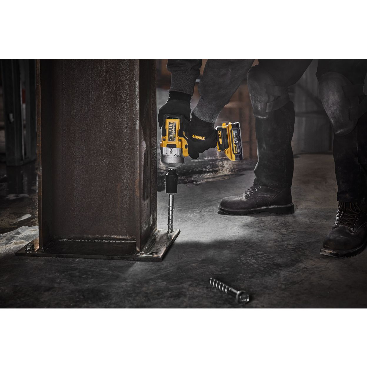 Аккумуляторный гайковерт DEWALT DCF961P2T, 18 В, 2372 Нм, 1890 уд/мин, с 2 АКБ 5 Ач и ЗУ, в кейсе TSTAK (DCF961P2T-QW)
