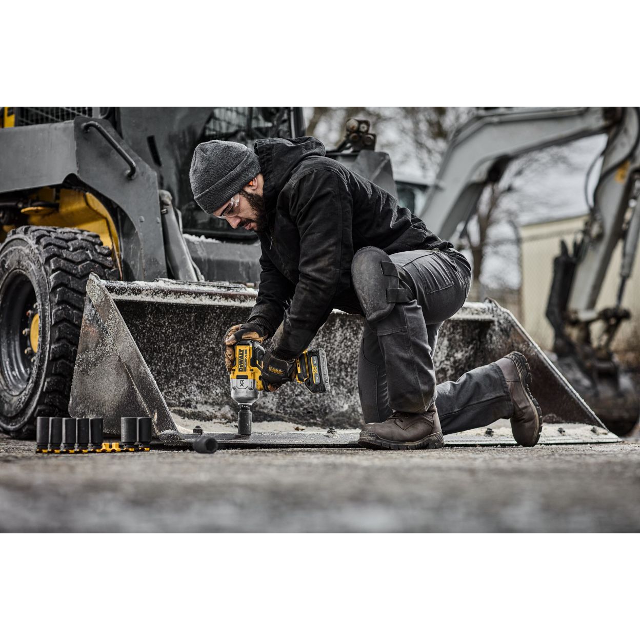 Аккумуляторный гайковерт DEWALT DCF961P2T, 18 В, 2372 Нм, 1890 уд/мин, с 2 АКБ 5 Ач и ЗУ, в кейсе TSTAK (DCF961P2T-QW)