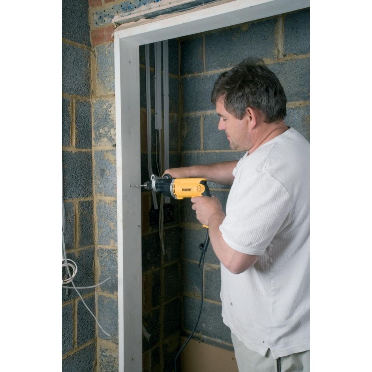 Ударная дрель DEWALT D21805KS, 770 Вт