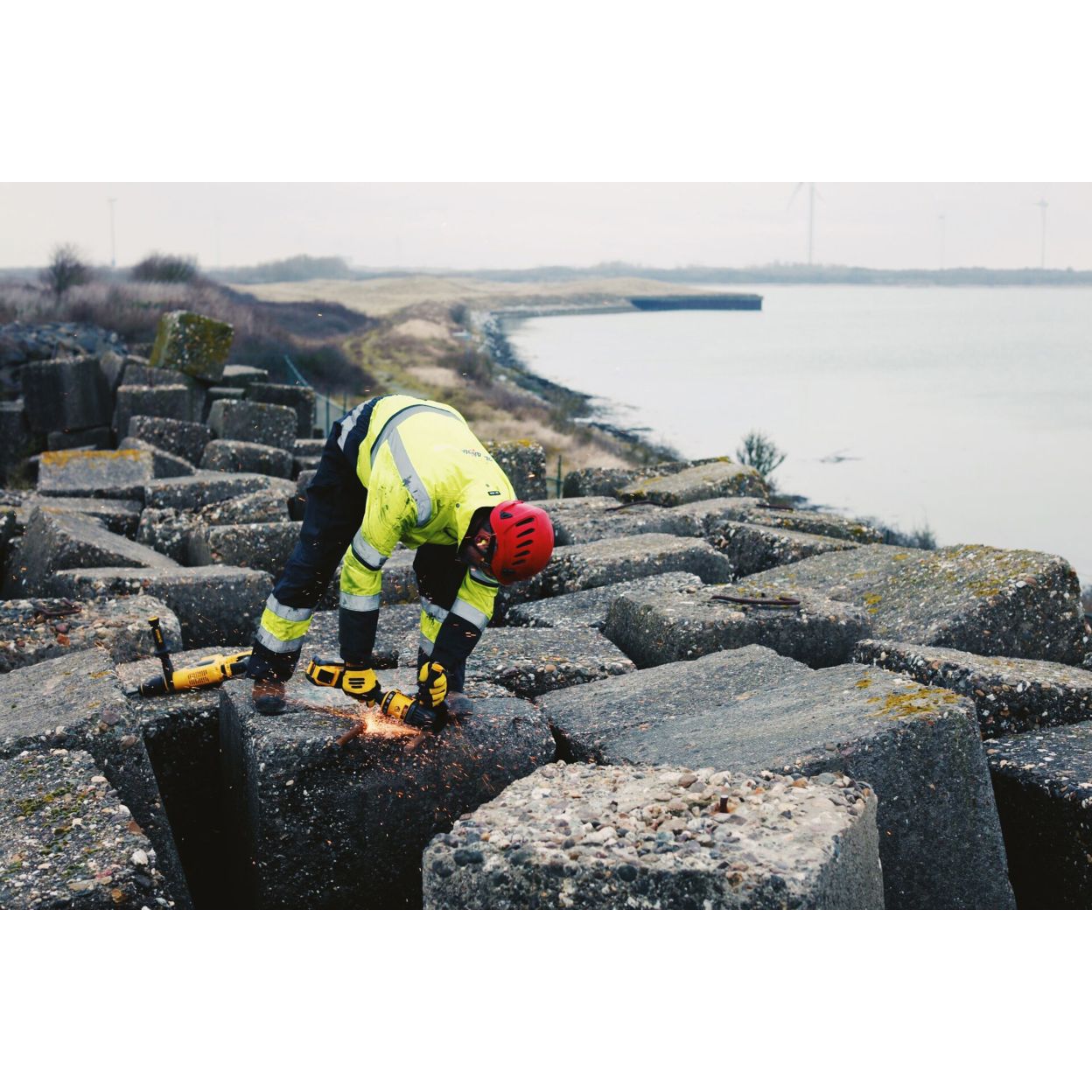 Аккумуляторная угловая шлифмашина DEWALT DCG414N, 54 В, 125 мм, 9000 об/мин, без АКБ и ЗУ (DCG414N-XJ)